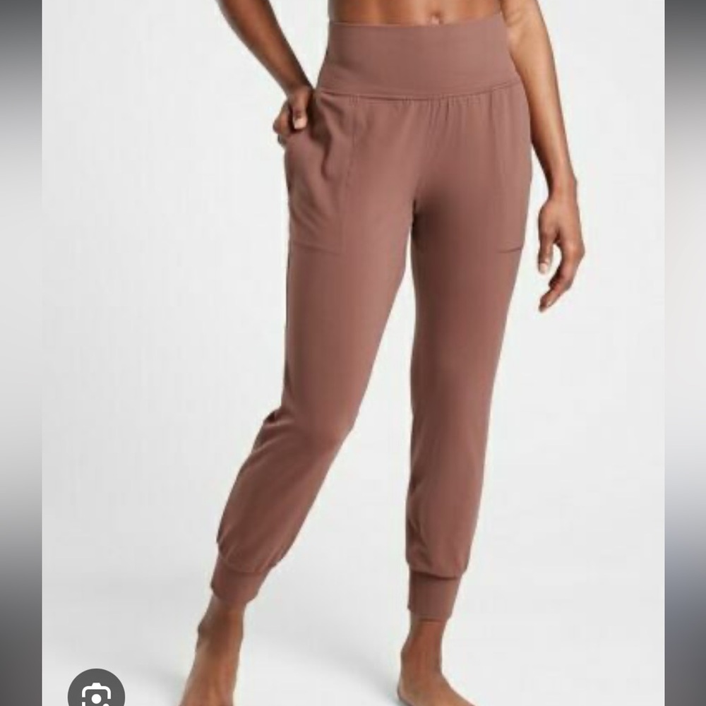 Athleta Salutation Jogger in Powervita